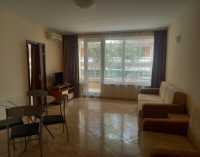 Просторен двустаен апартамент на ул. Ропотамо